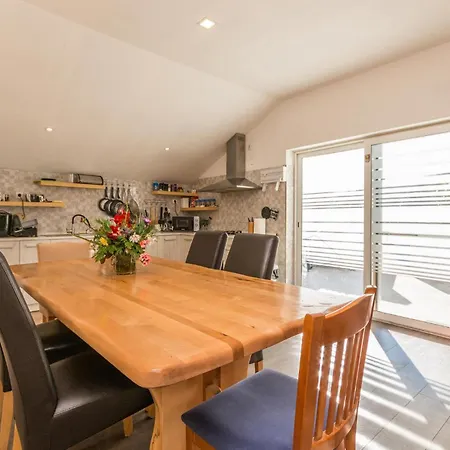 3 Bedroom Amazing In Apartment