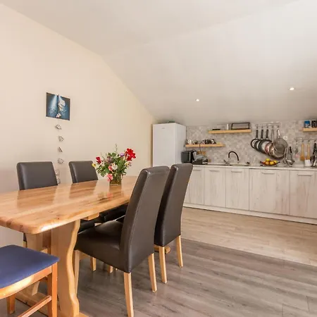 Apartment 3 Bedroom Amazing In