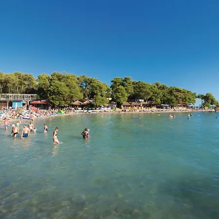 3 Bedroom Amazing In Apartamento Banjevci