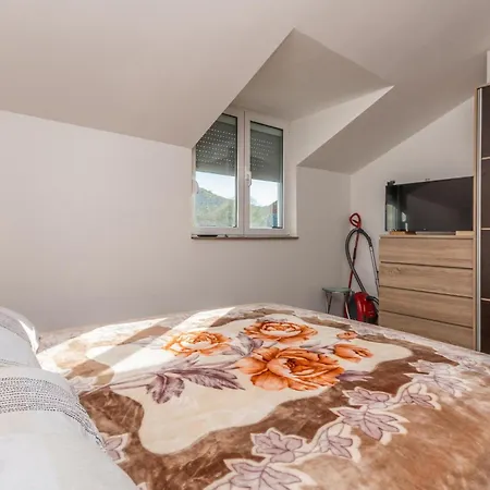 3 Bedroom Amazing In Apartamento Banjevci