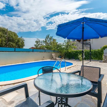 3 Bedroom Amazing In Apartamento Banjevci