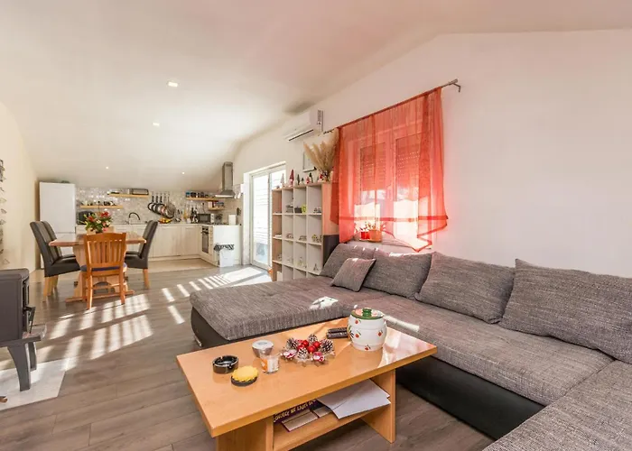 3 Bedroom Amazing In Διαμέρισμα *