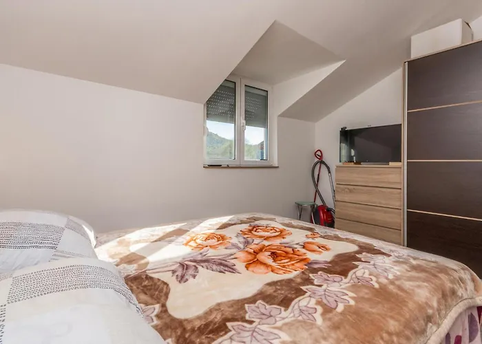 3 Bedroom Amazing In Διαμέρισμα Banjevci